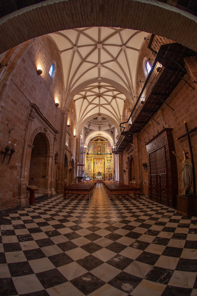 Palacio Guzmanes Hospederia Rural 34/64