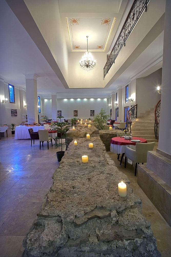 Acra Hotel 53/67