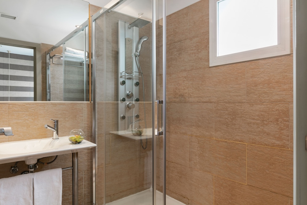 Globales Acis And Galatea Hotel 47/49