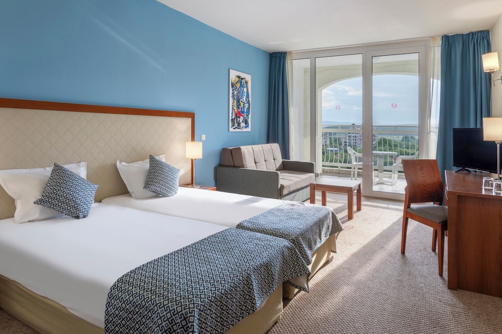 Sol, Twin Beds, Park View, Sofa