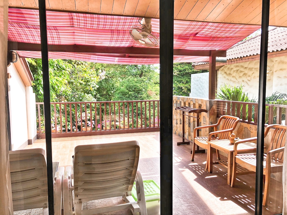Birds & Bees Resort 38/68