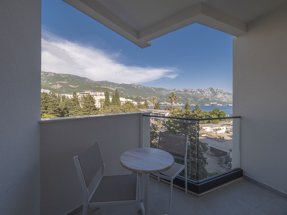 Hotel Montenegro Beach Resort 71/81