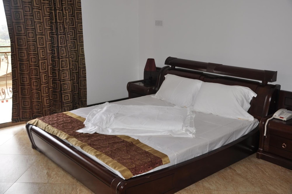 Biraj International Hotel 12/50