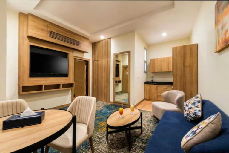 Sunday Luxury Central formerly Anan hotel 29/32