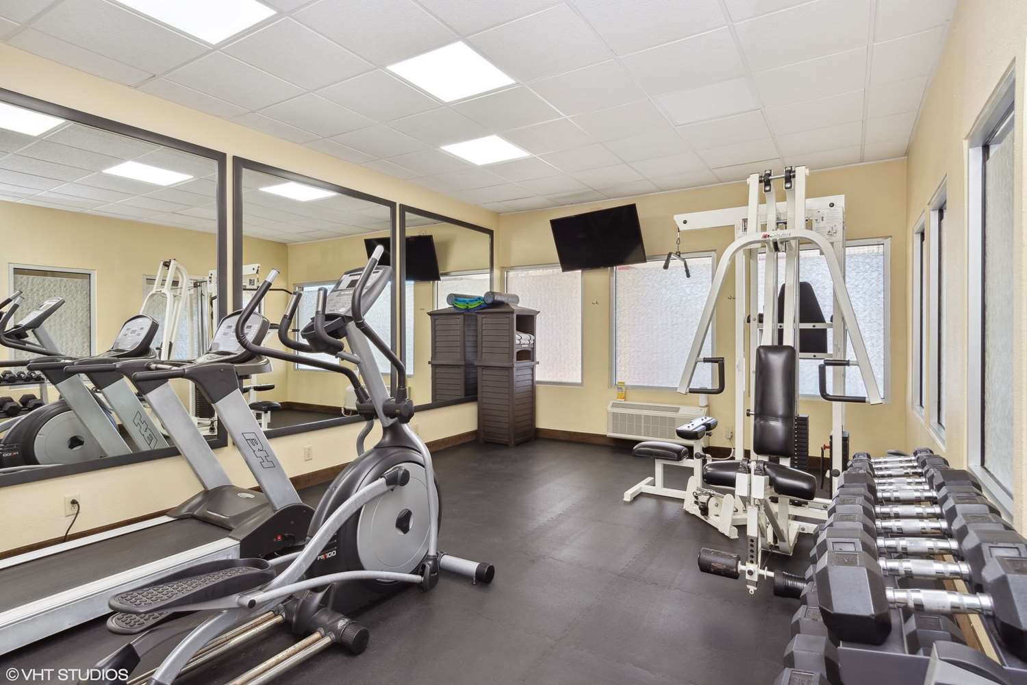 Quality Inn & Suites Morgantown - University Area 2/6