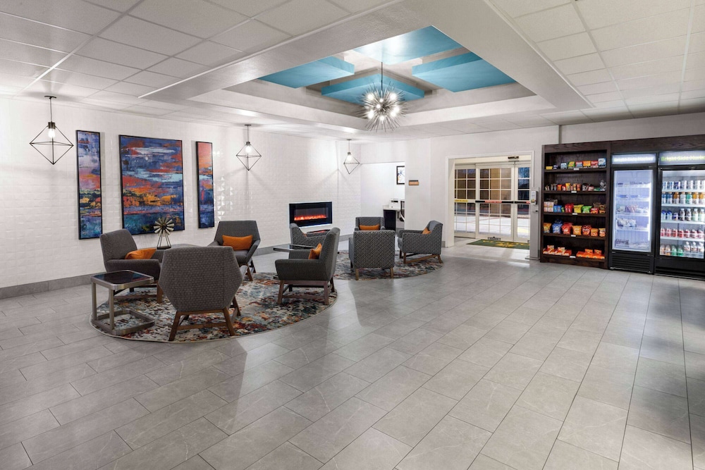 La Quinta Inn & Suites by Wyndham Angleton 42/50