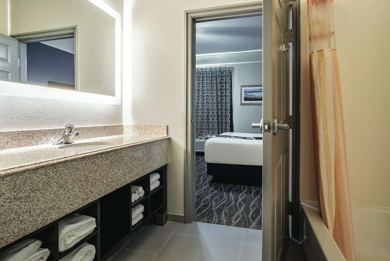 La Quinta Inn and Suites Phoenix I-10 West 49/50