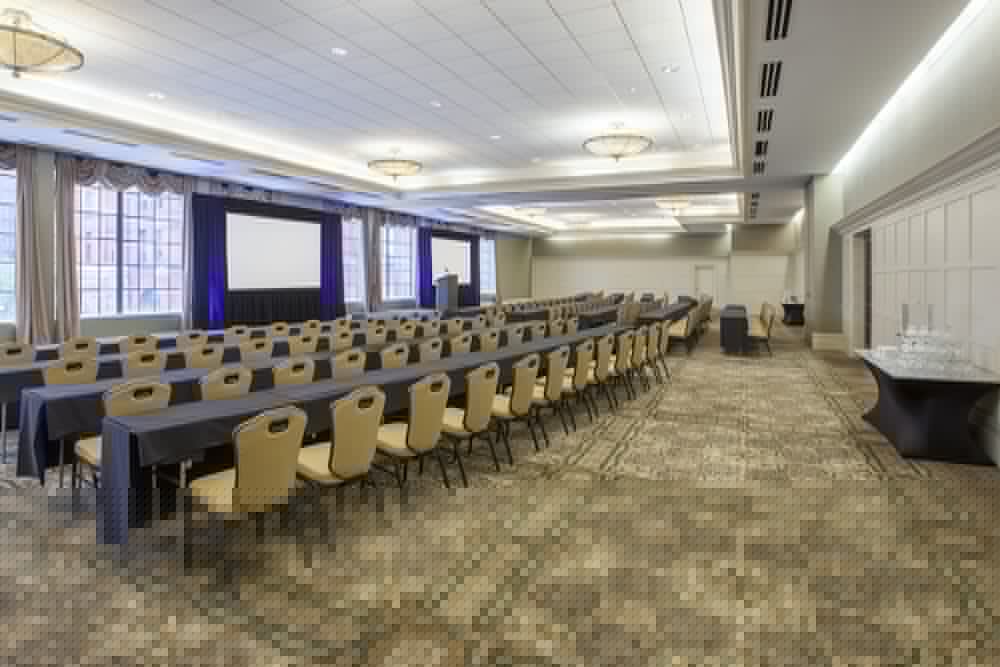 Crowne Plaza Indianapolis Downtown Union Station 68/81