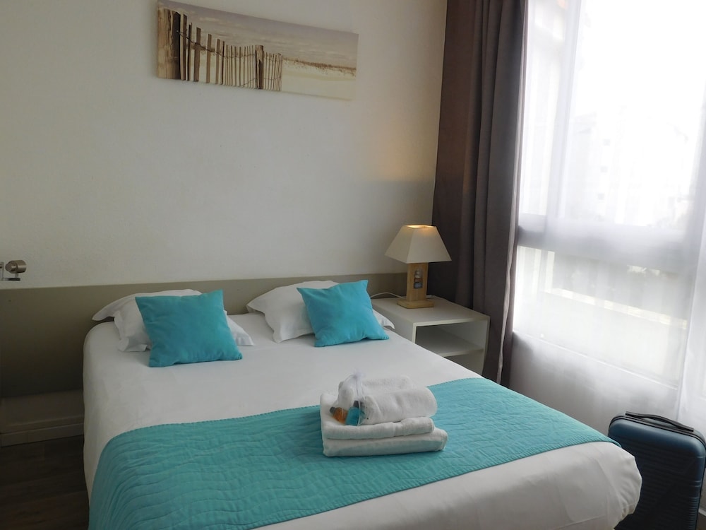 Studio, Double Bed, Pool View