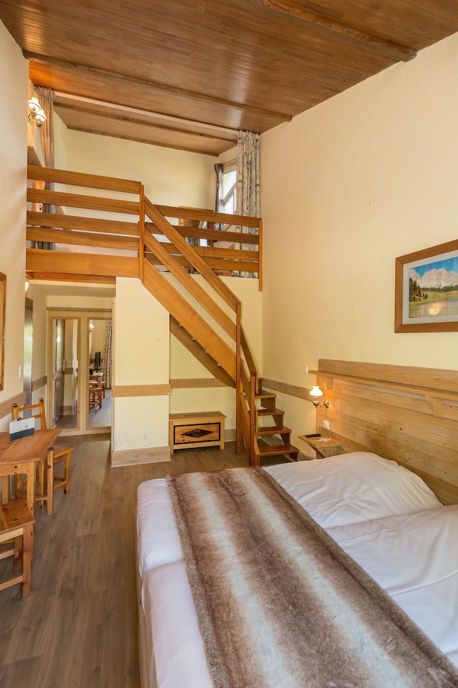 Les Bartavelles Hotel Restaurant 11/50
