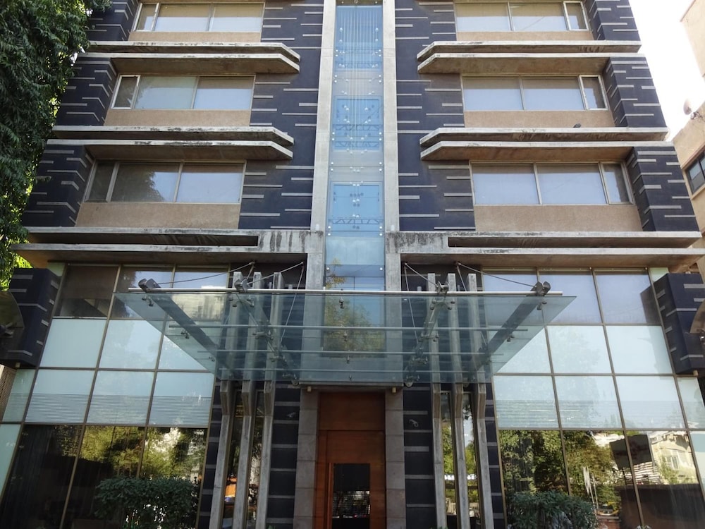Hotel Cosmopolitan Ahmedabad 3/62