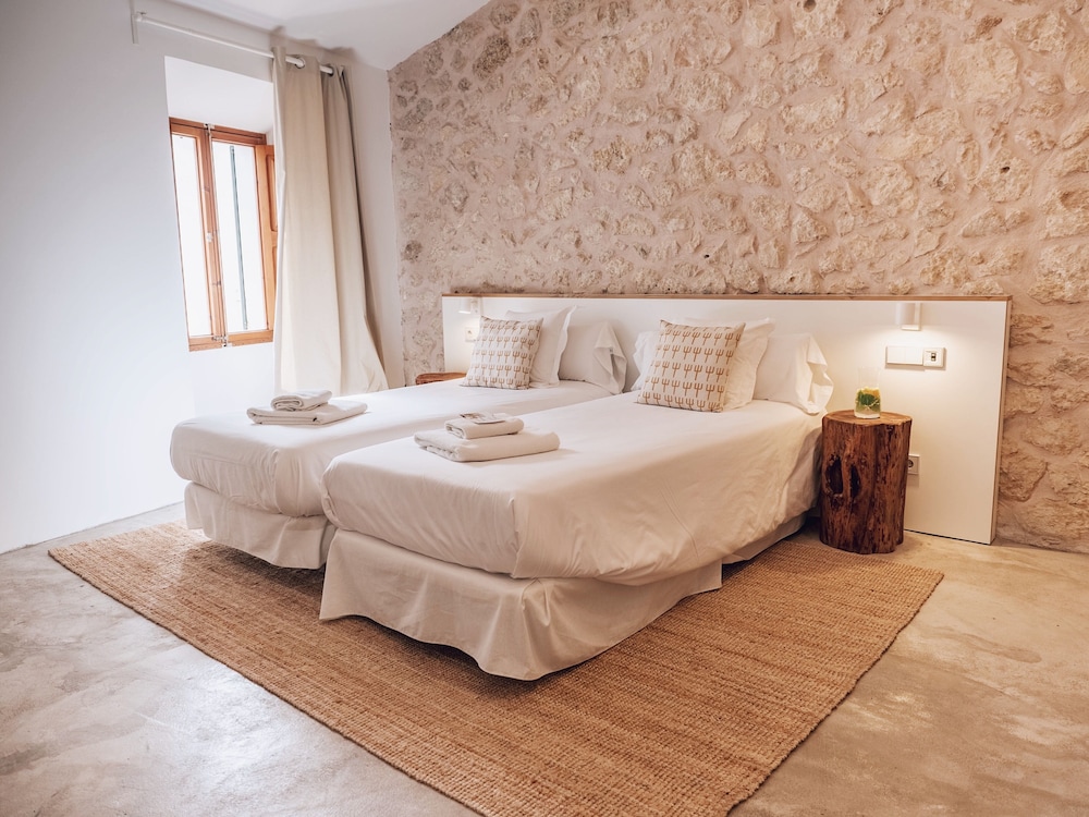 Standard, Double or Twin Bed