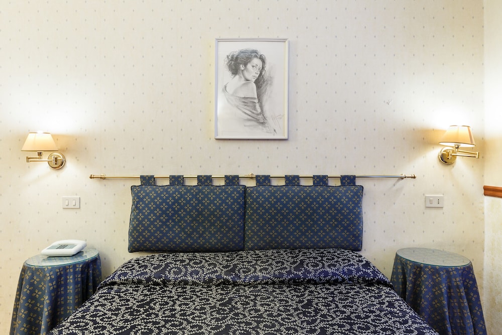 Hotel Paris 9/49