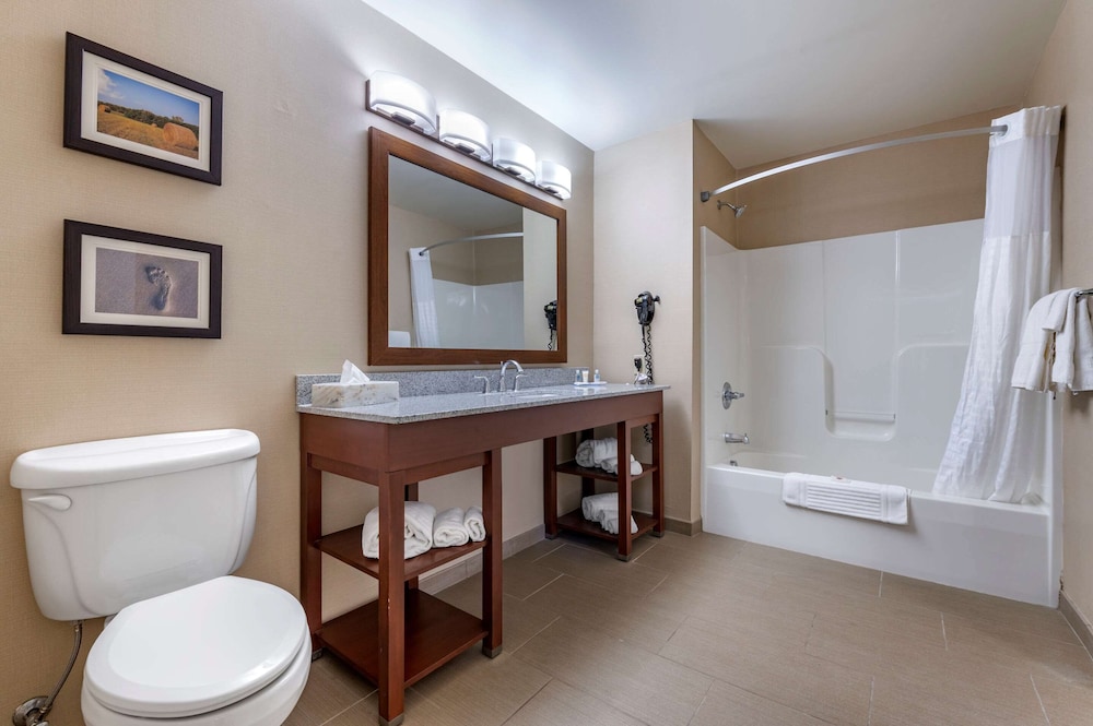 Comfort Inn & Suites Northern Kentucky 18/48