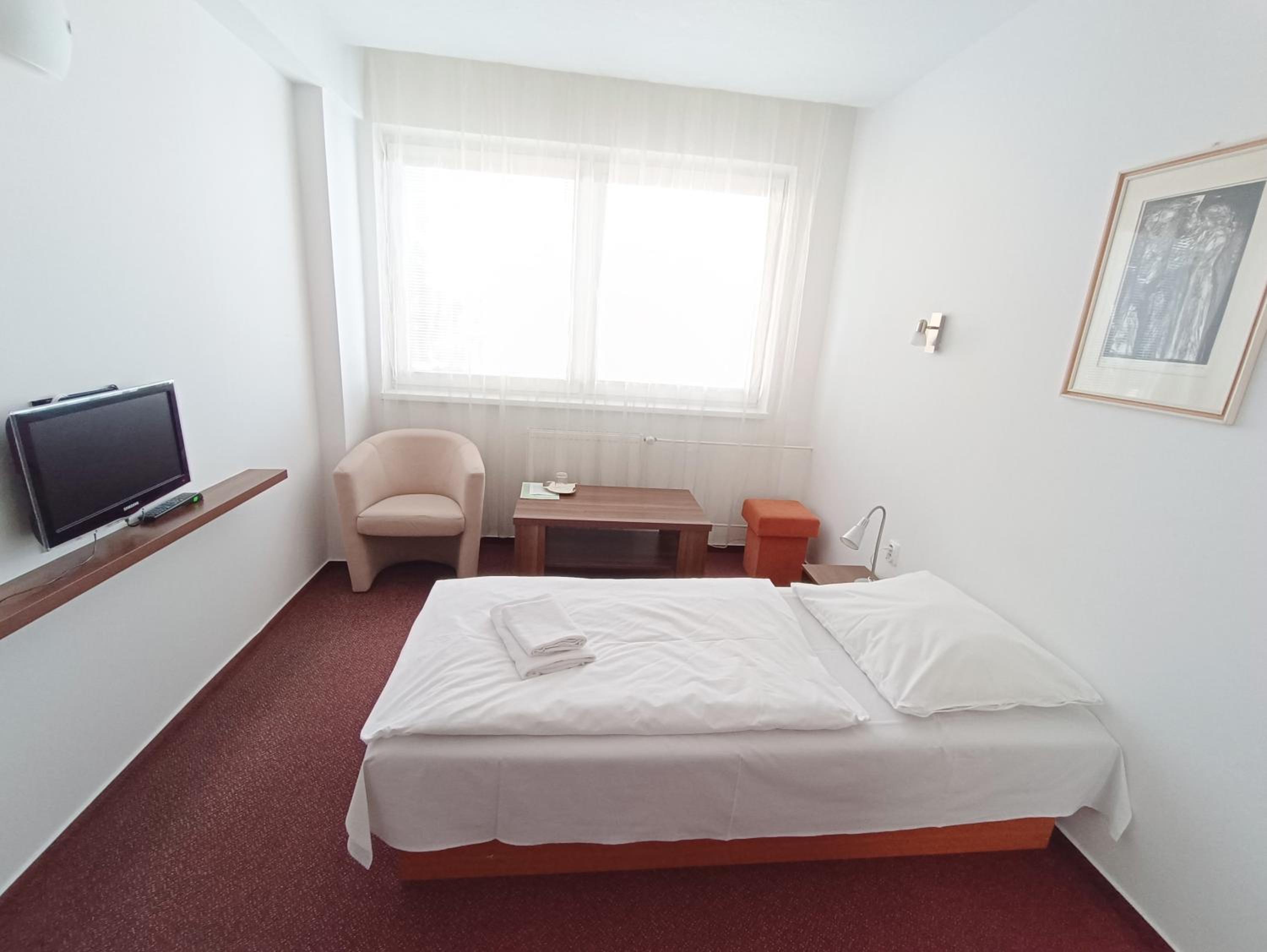 Klar Hotel 9/50