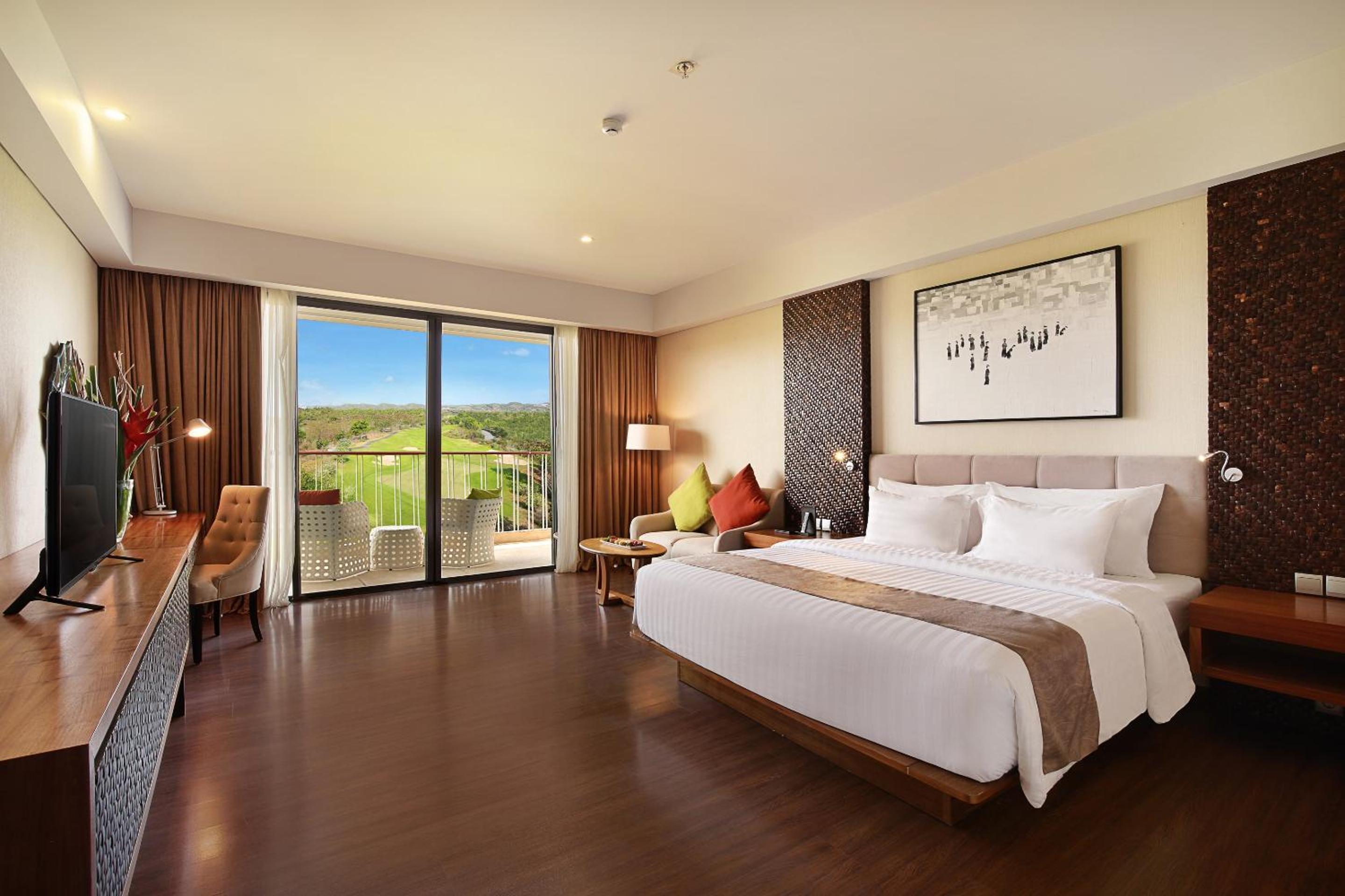 Room, King Bed, Golf Course View