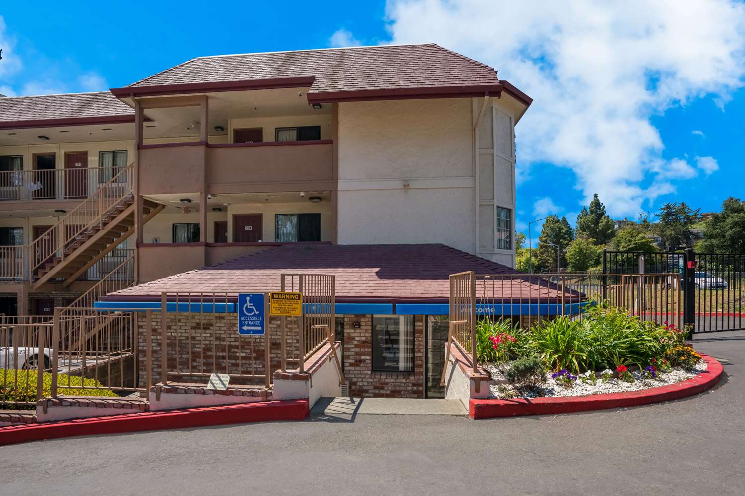 Econo Lodge Vallejo, CA 5/9