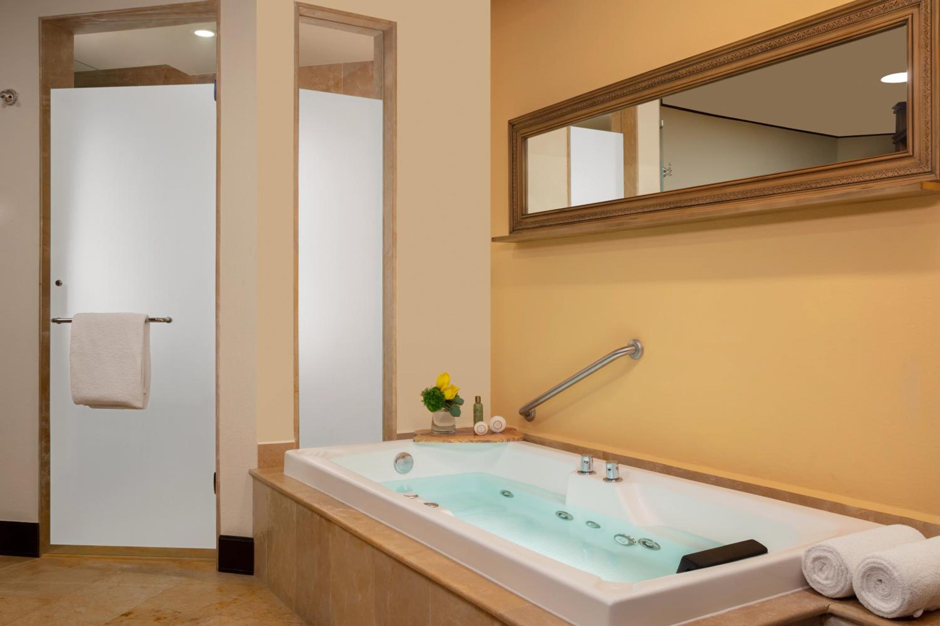 Preferred Club, King Bed, Queen Bed, Tropical View، Dreams Riviera Cancun 3/3