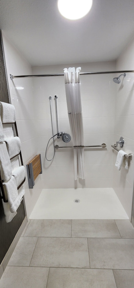 La Quinta Inn & Suites by Wyndham Yakima Downtown 45/50