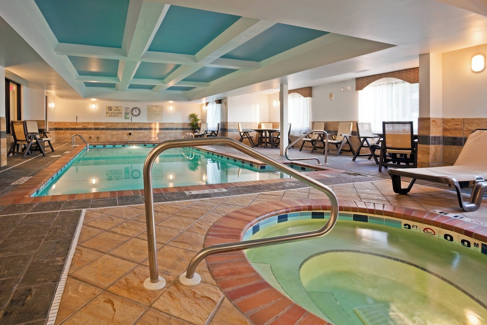 Holiday Inn Express & Suites Birmingham - Inverness 280, an IHG Hotel 37/74