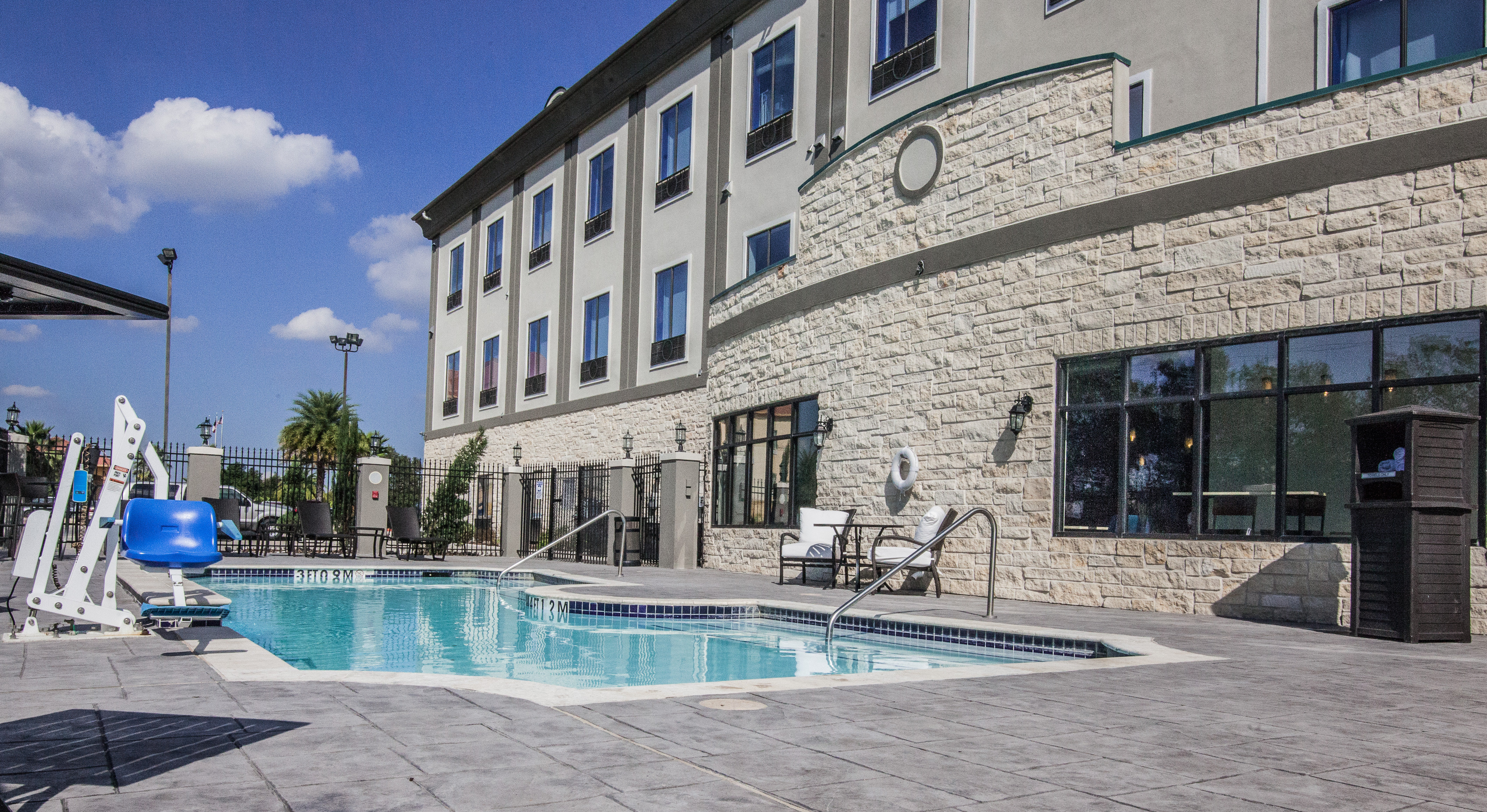 Holiday Inn Express Hotel Suites Houston Alvin 4/52