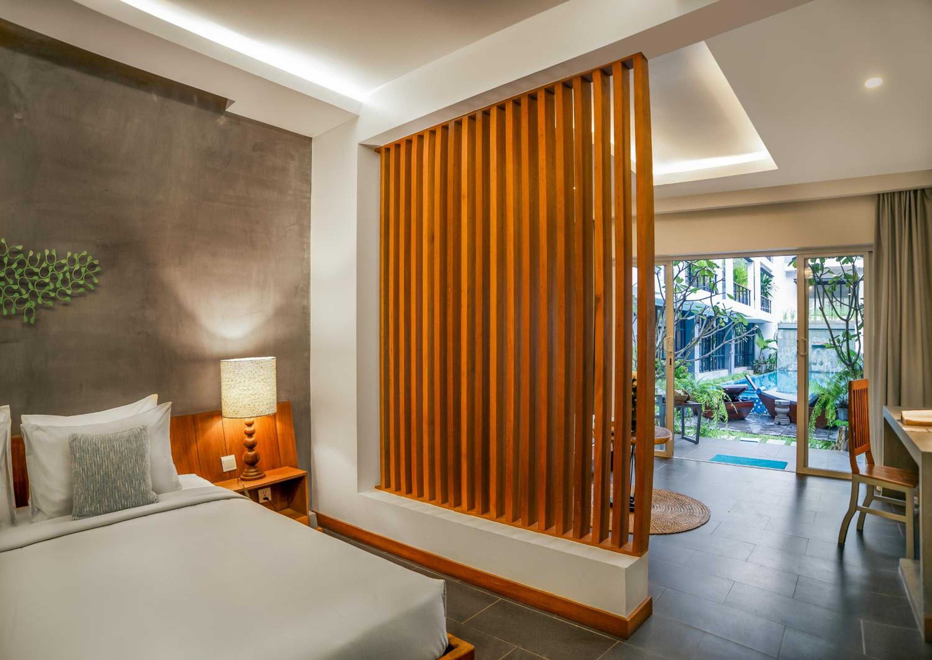 Suite, Pool Access