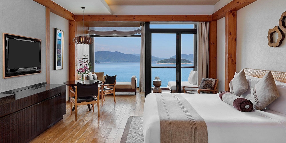 Holiday Inn One Thousand Island Lake 16/43