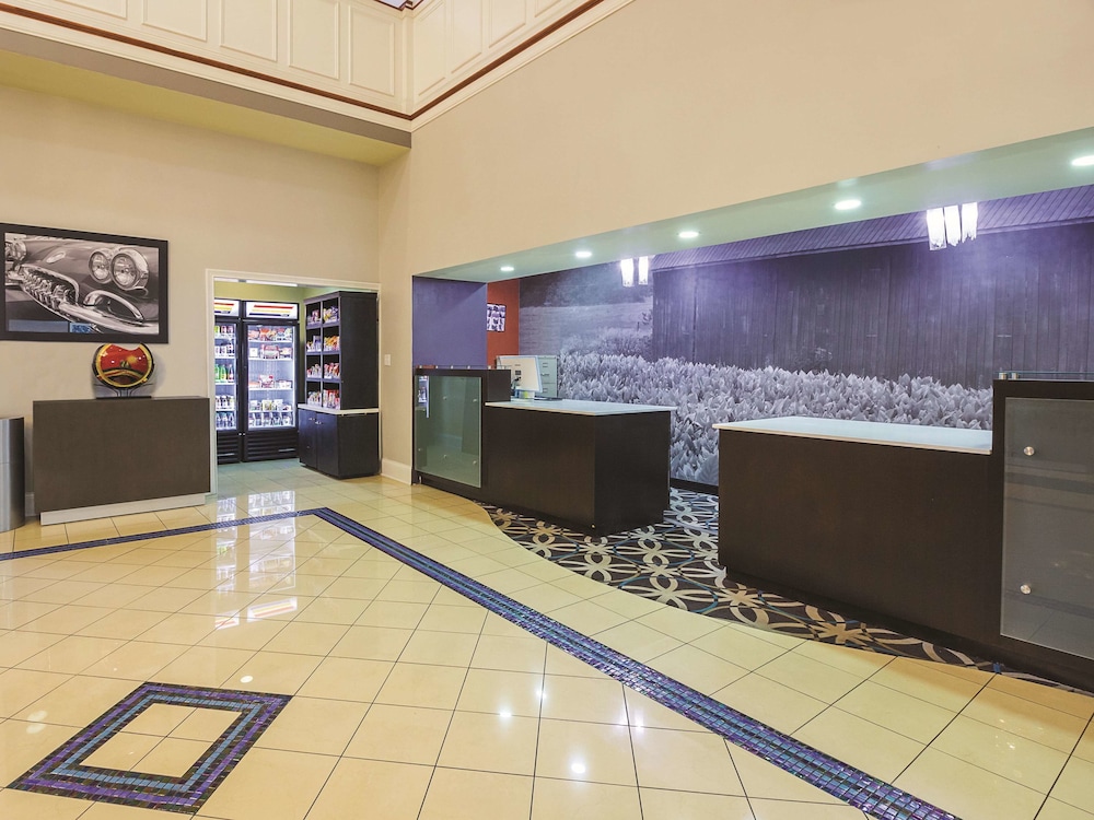 La Quinta Inn & Suites by Wyndham Bowling Green 11/51