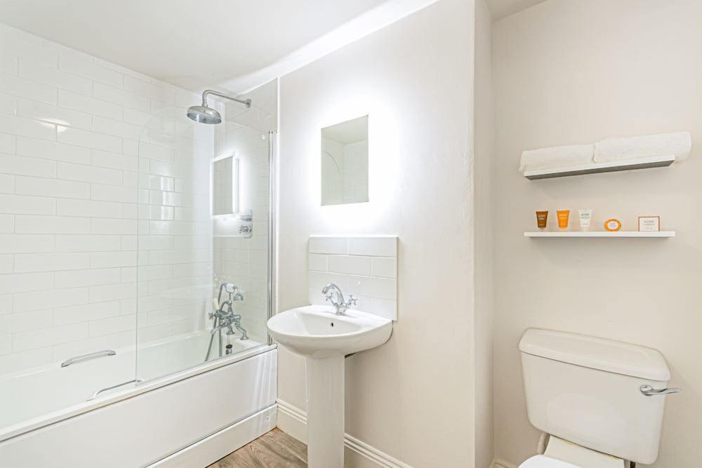 غرفة عائلية بسرير كينج مع أريكة، Bartley Lodge Hotel 9/10