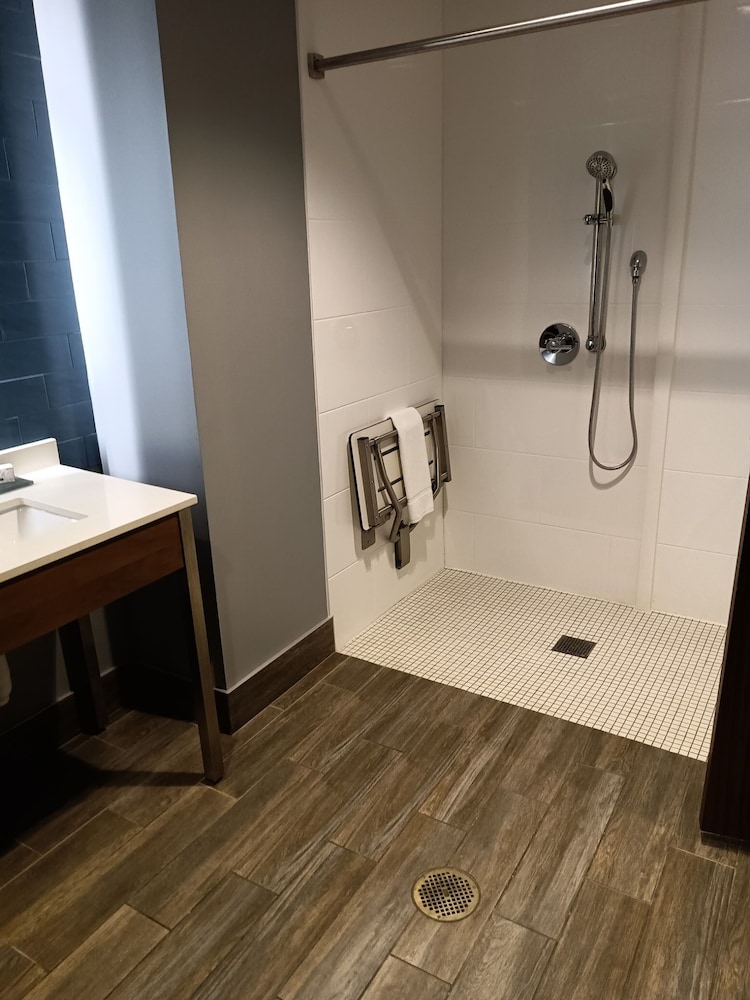 La Quinta Inn & Suites by Wyndham Bardstown 19/19