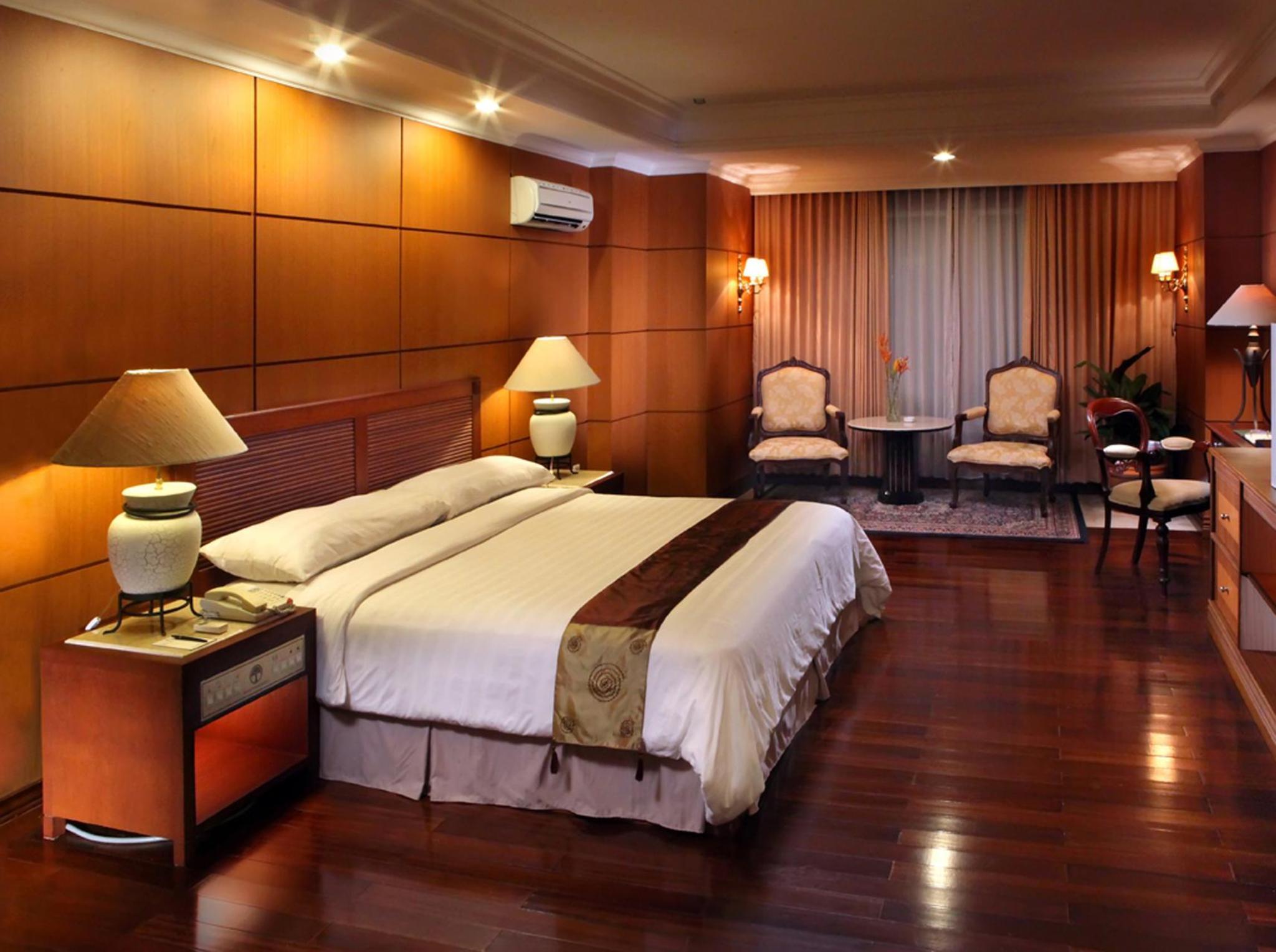 Royal Senyiur Hotel 5/18