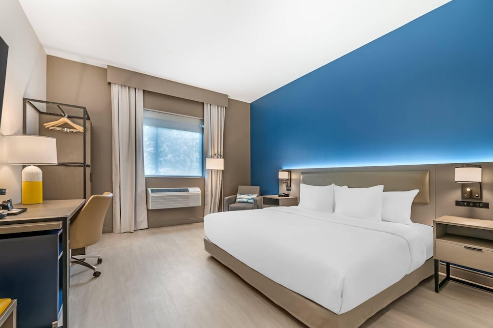 Comfort Inn & Suites Orlando Sanford Airport 25/54