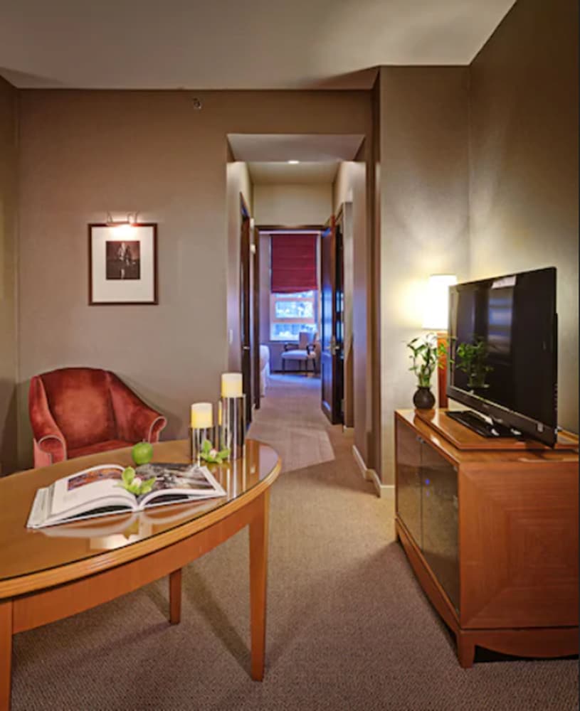 Hotel Giraffe 40/61