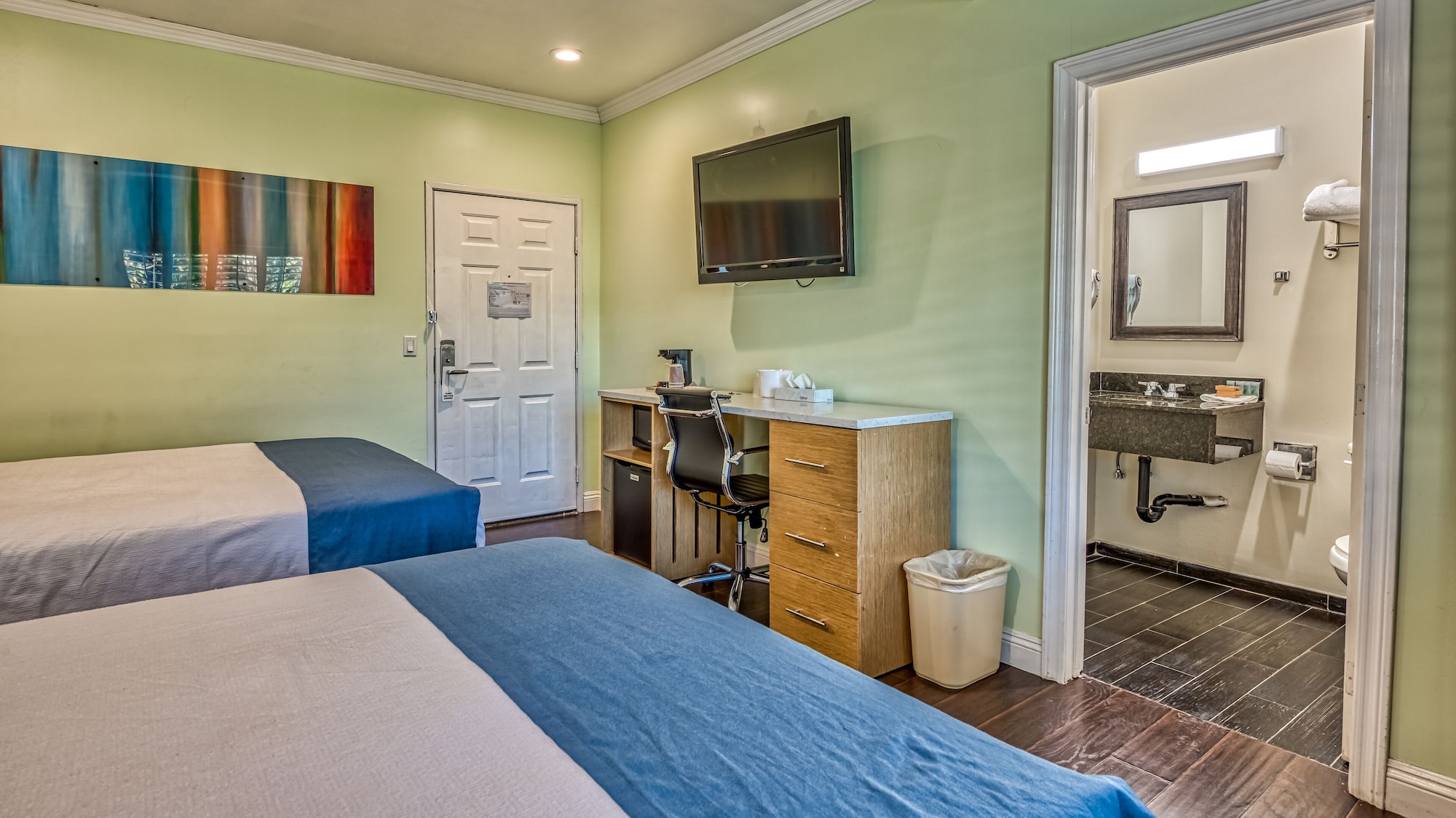 STANDARD, 2 QUEEN BEDS