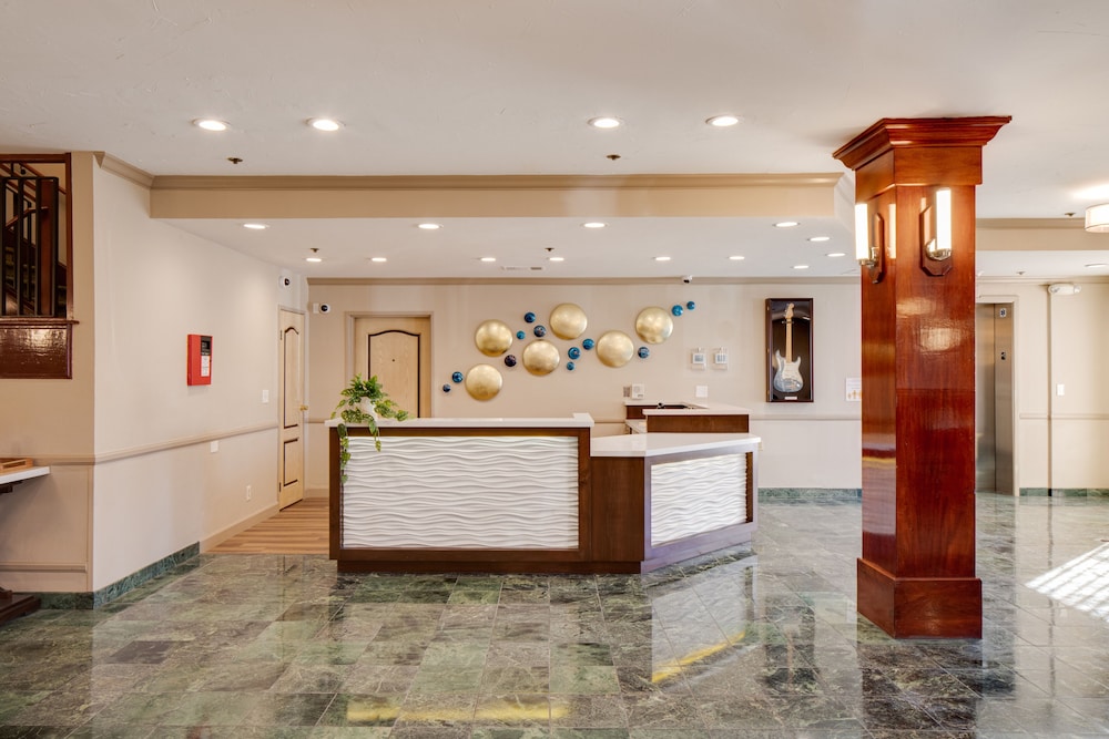Ayres Inn Corona East 5/46