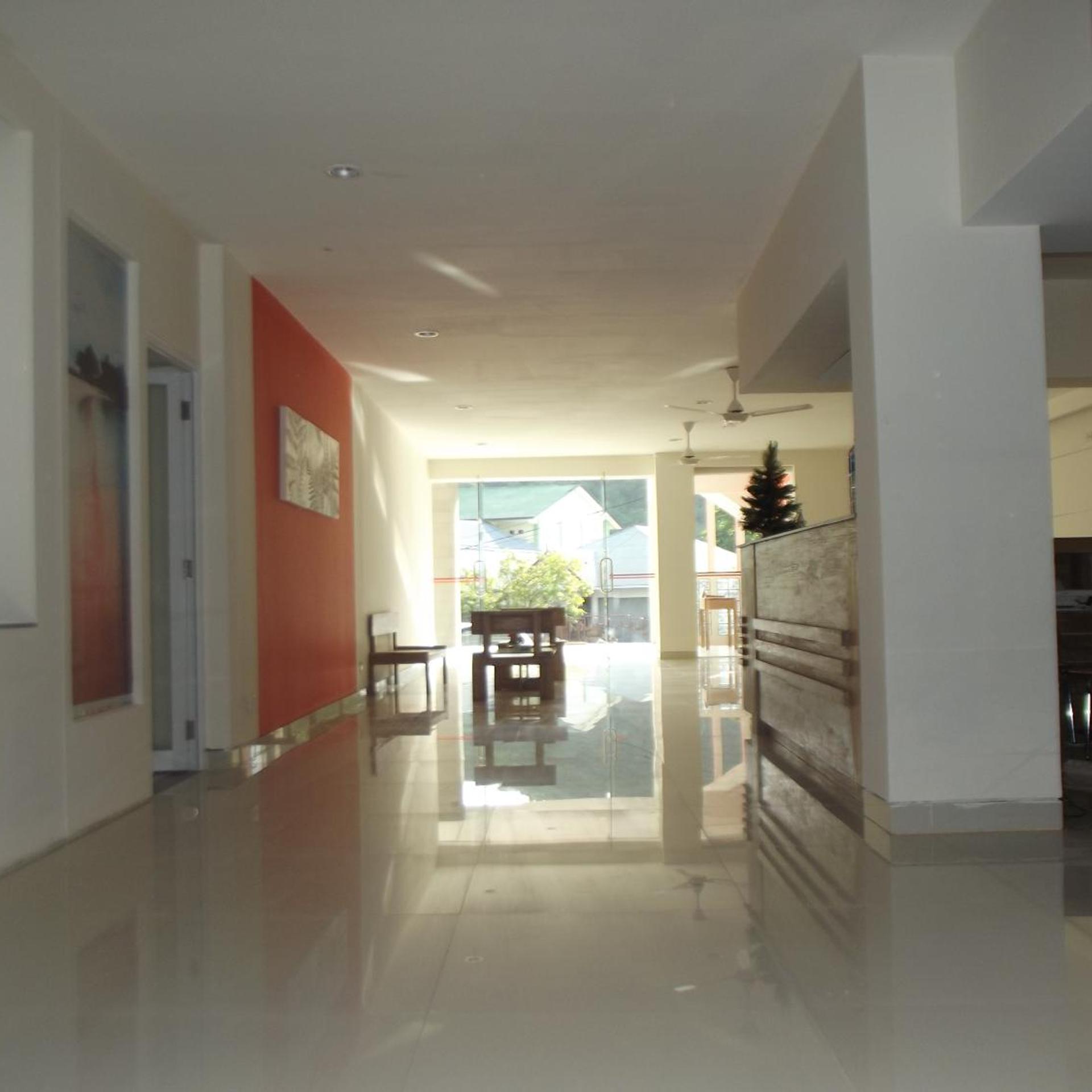 L Bajo Hotel 23/37