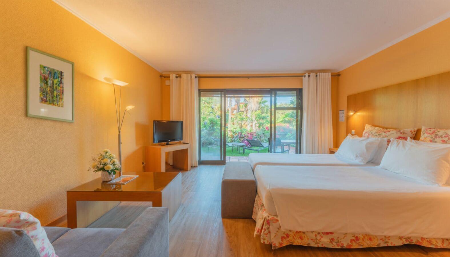 Studio, Double Bed, Side Sea View