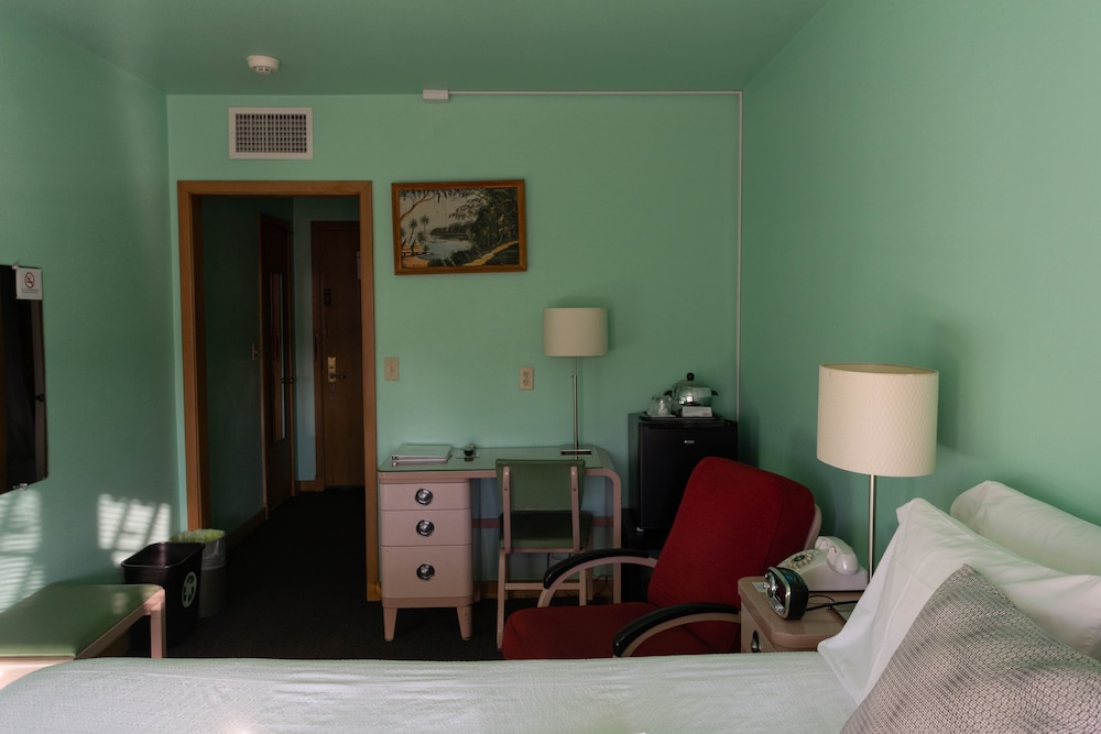 Holiday Music Motel 53/64