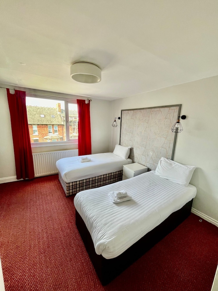 Whites Hotel 26/57