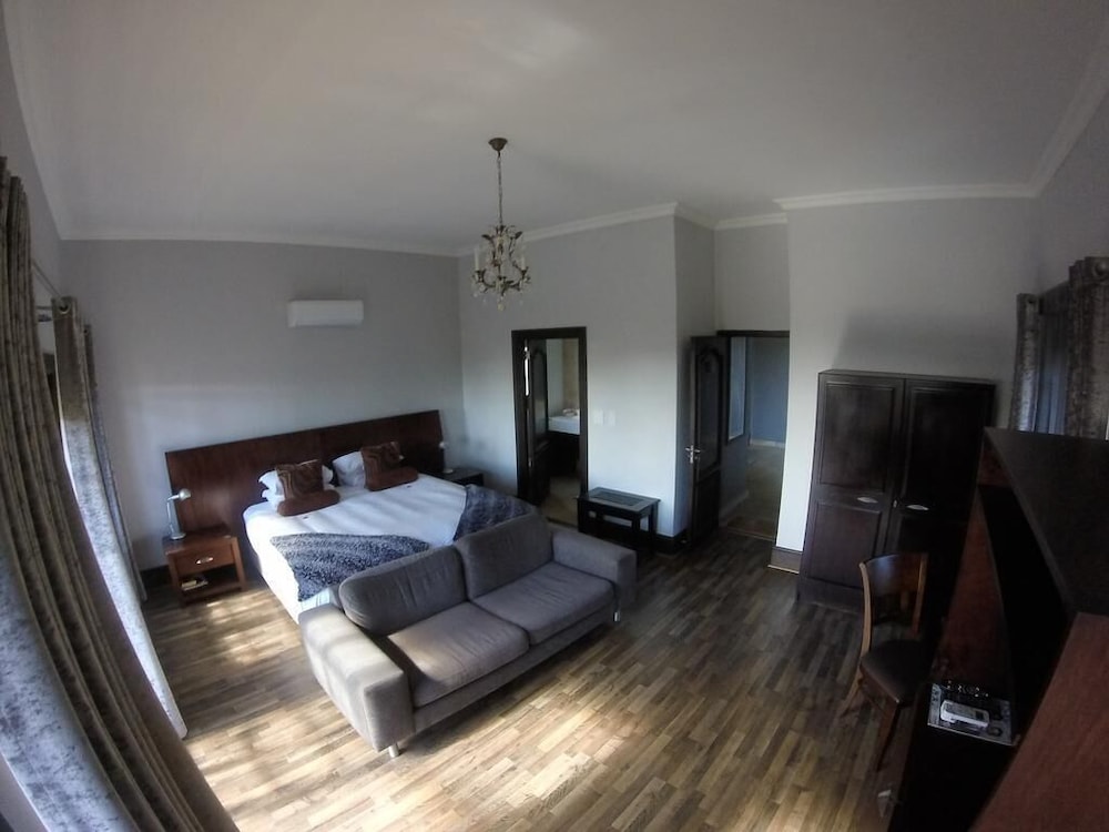 Cape Riviera Guesthouse 5/50