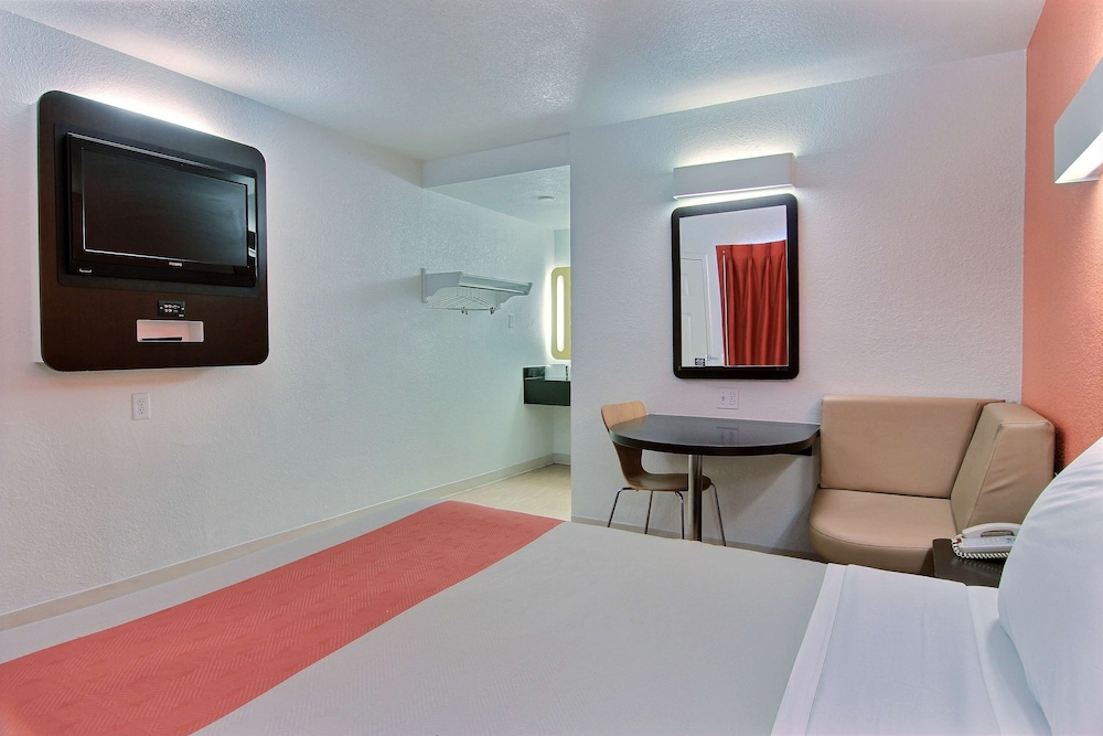 Motel6 Corpus Christi, TX - East - North Padre Island 33/58