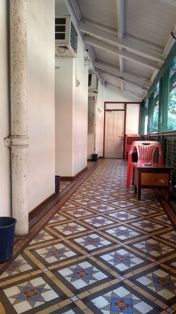 Carlton Hotel 43/44