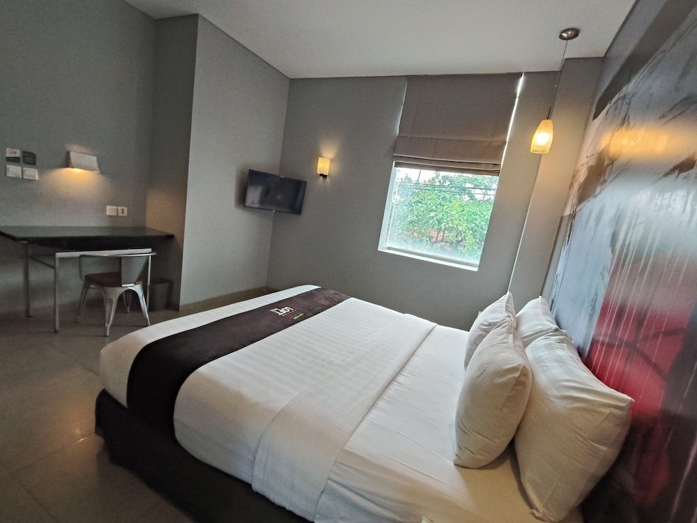 SUPERIOR, DOUBLE OR TWIN BED
