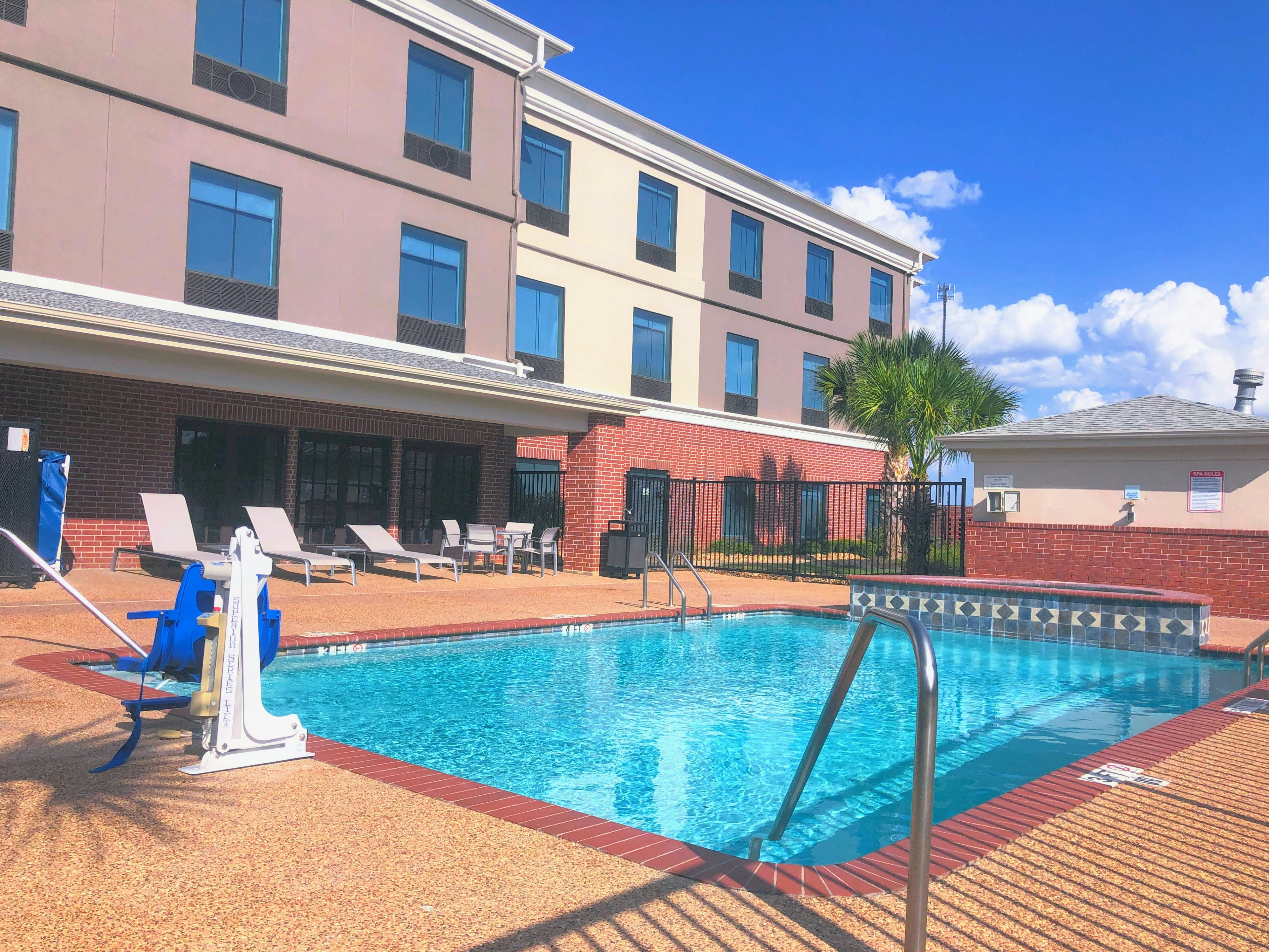 Holiday Inn Express Suites Hearne 6/49