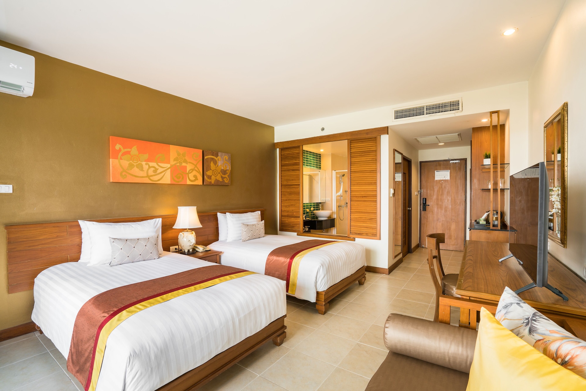 Deluxe, Twin Beds, Side Sea View 2/4