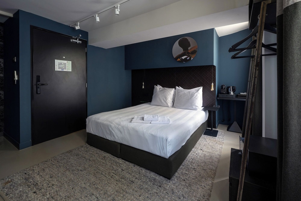 Semi Basement, Semi Double Bed