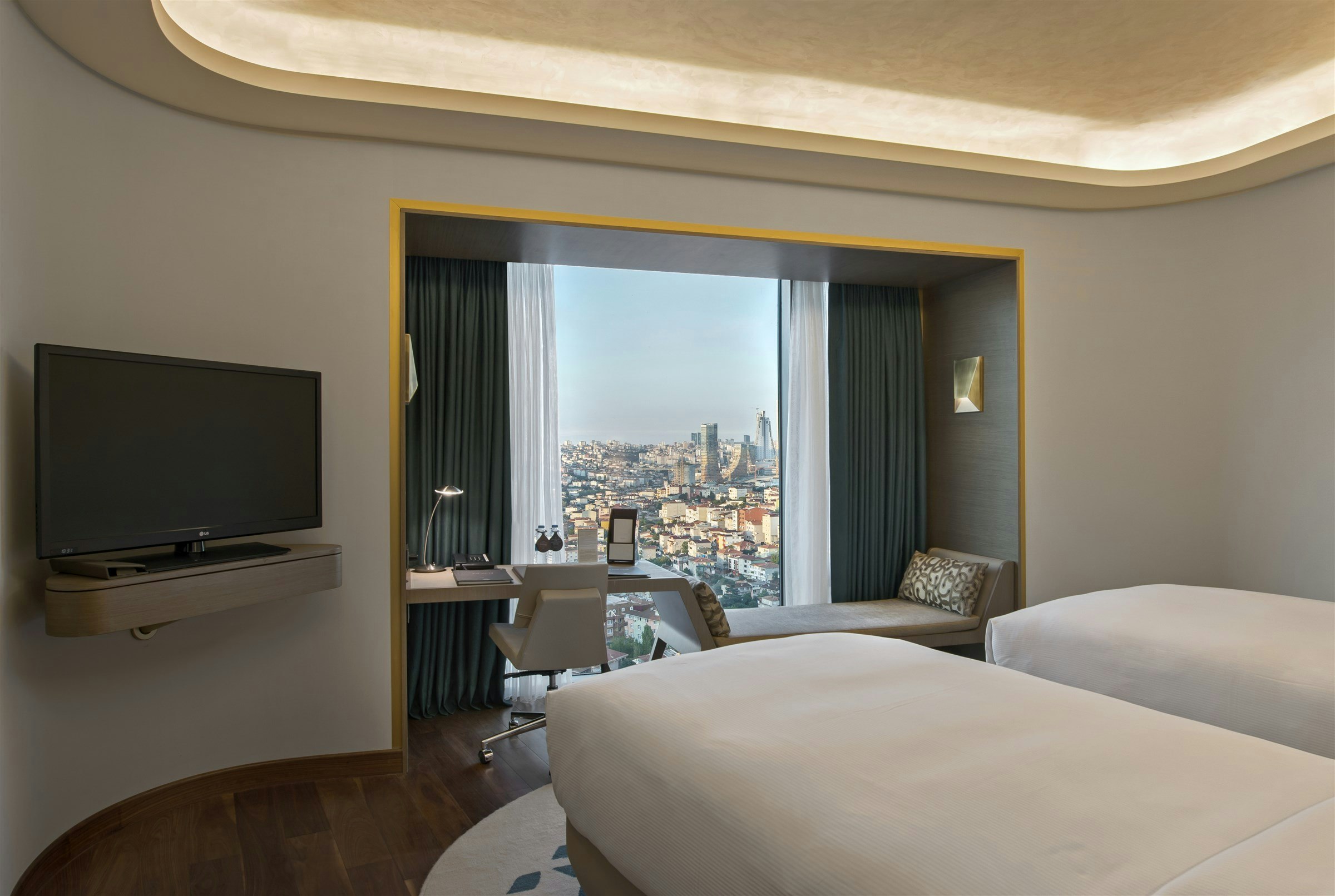 DELUXE, TWIN BEDS