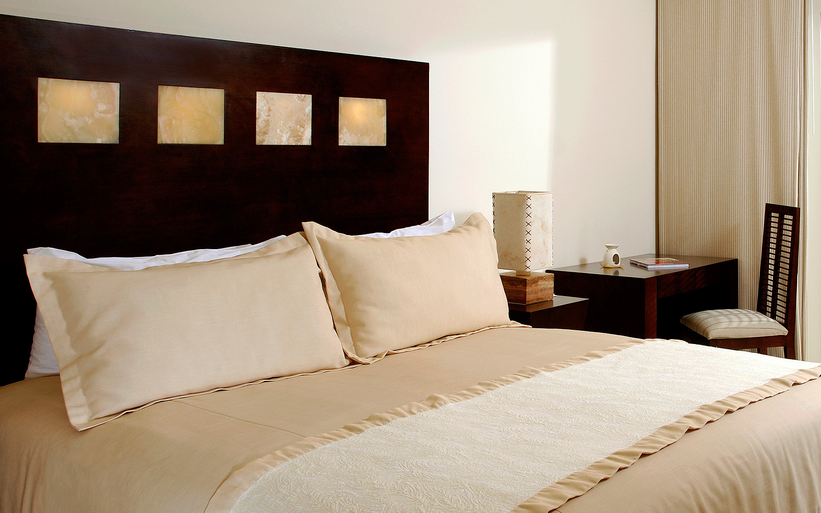 Deluxe, Double Bed