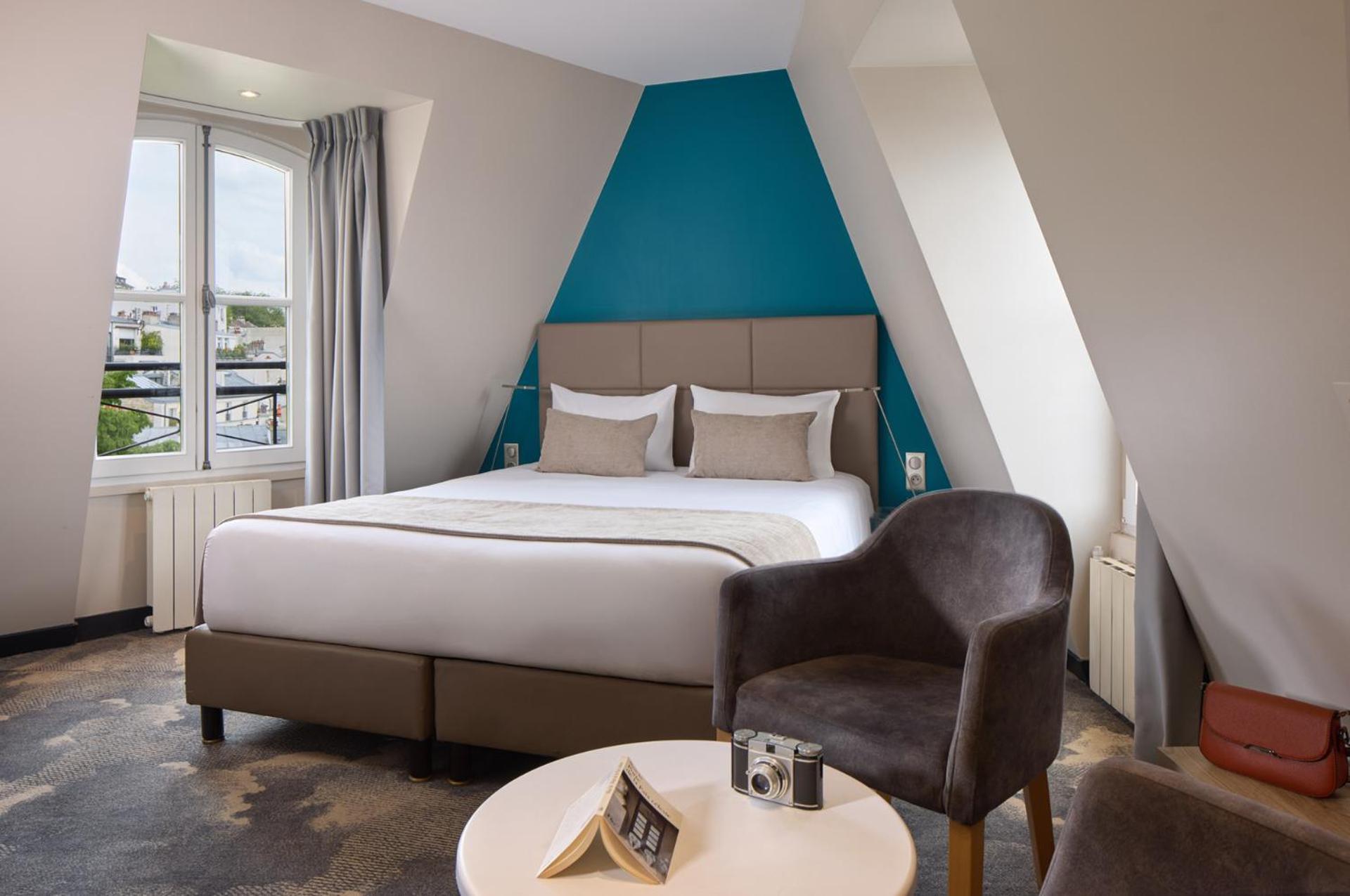 Suite, Queen Bed, City View