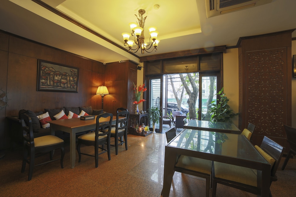 Chu Hotel 55/70
